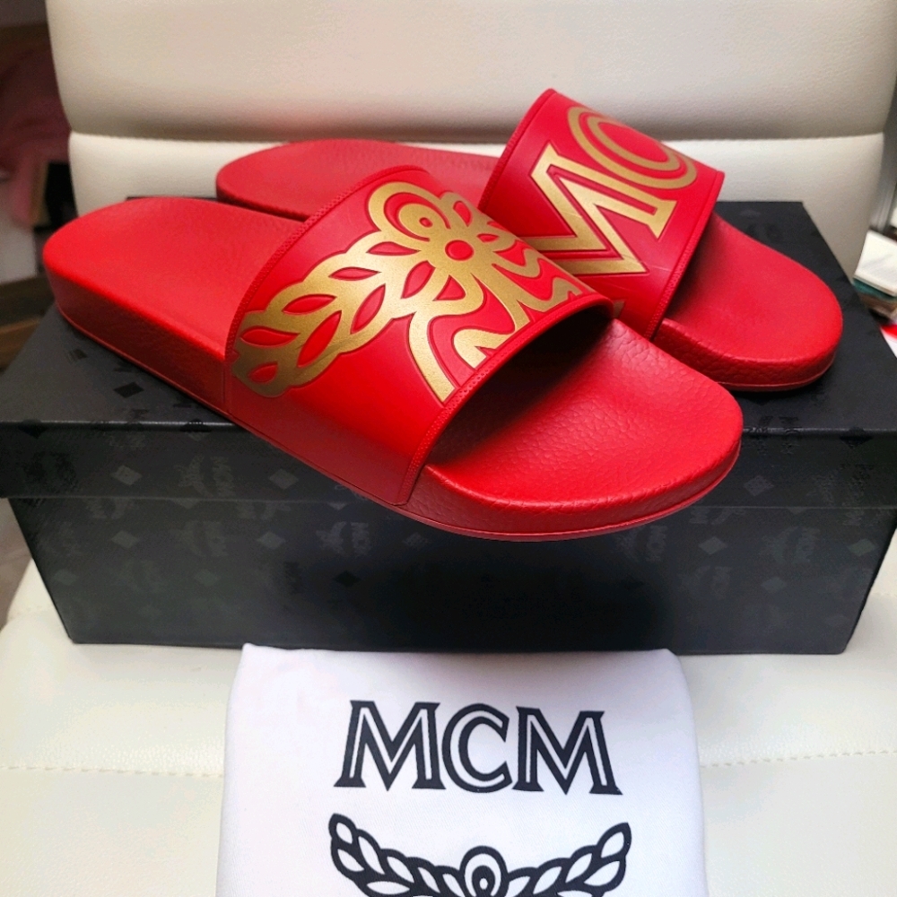 MCM Large Logo Slides size US 11
